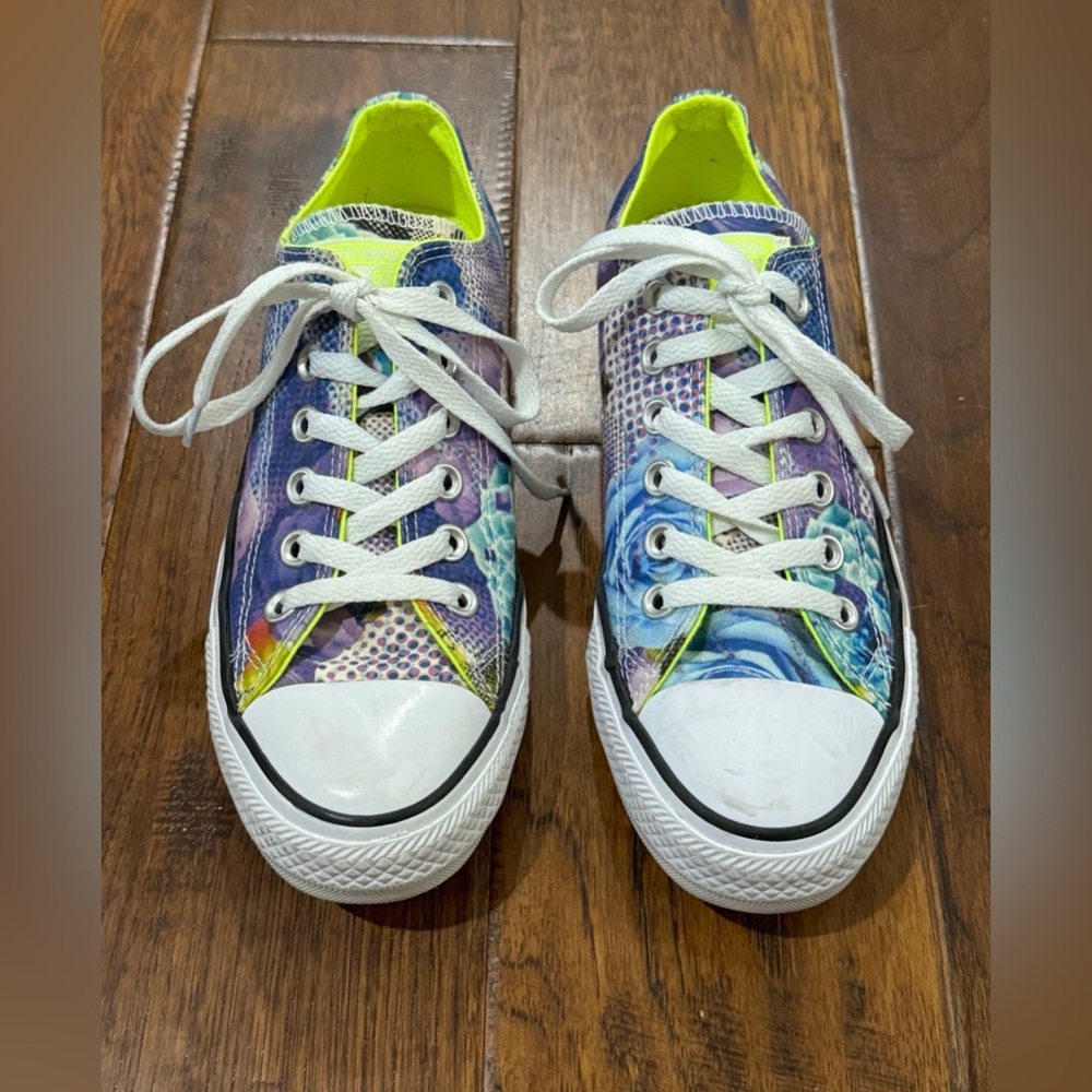 Women’s Converse Chuck Taylor All Star Purple Digital Floral Sneaker Size 7